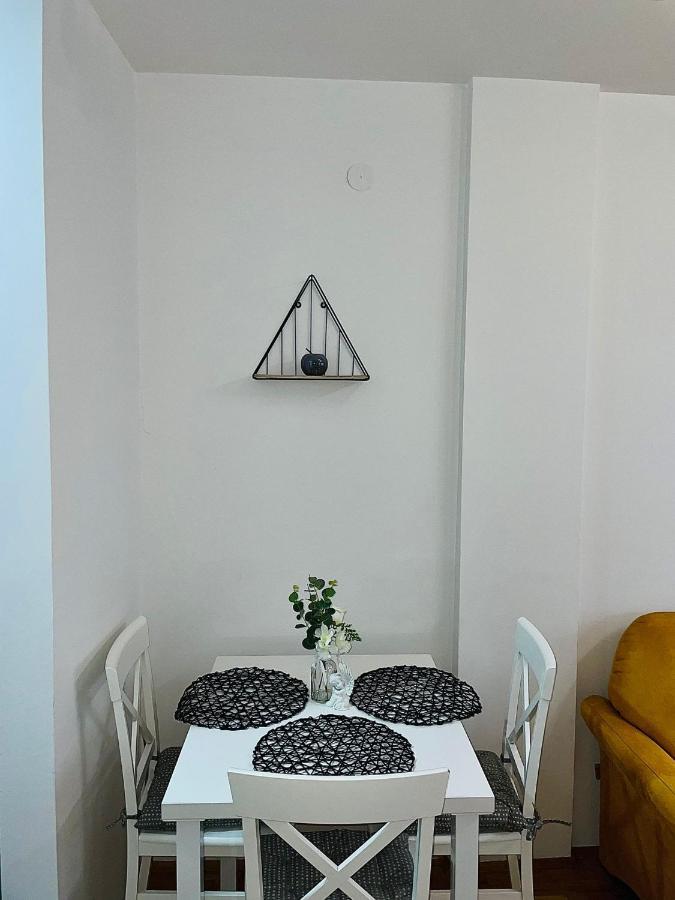 Appartement Yellow Ns à Novi Sad Extérieur photo