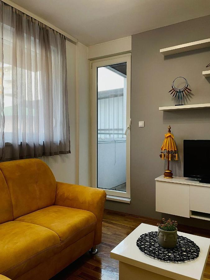 Appartement Yellow Ns à Novi Sad Extérieur photo